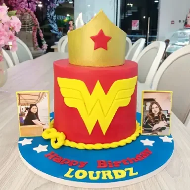 mom-wonder-woman-cake