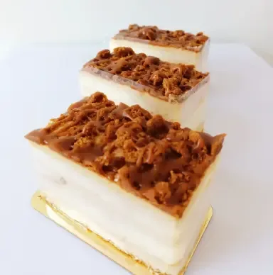 lotus-slice-cake