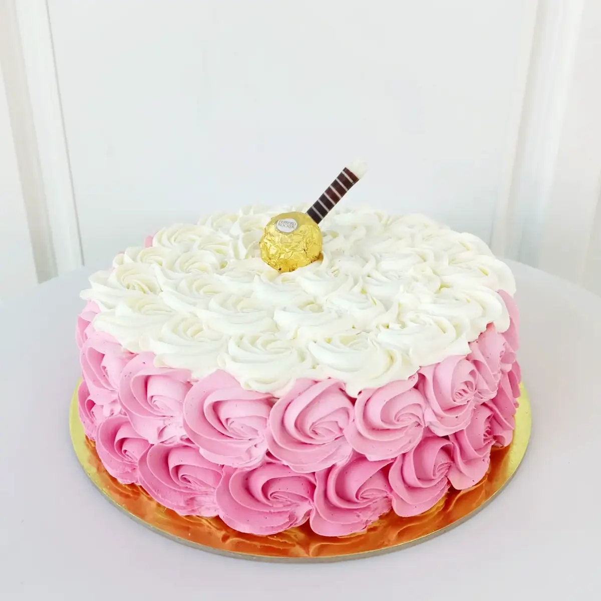 Cream Rosettes Cake
