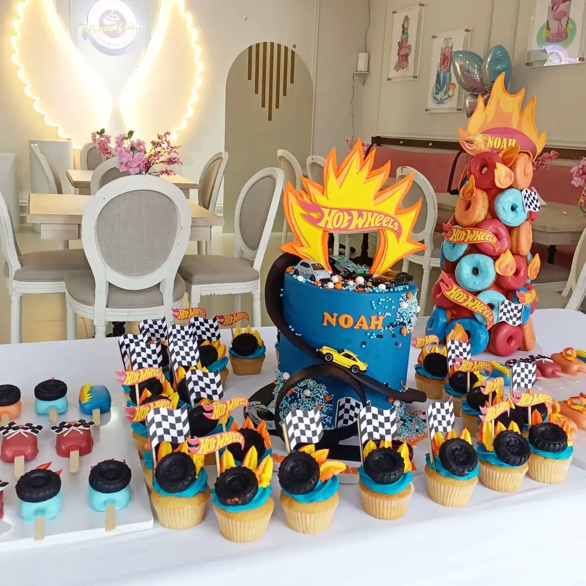 Hot Wheels Cake Bundle
